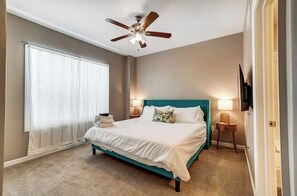 2 slaapkamers, een strijkplank/strijkijzer, gratis wifi, beddengoed