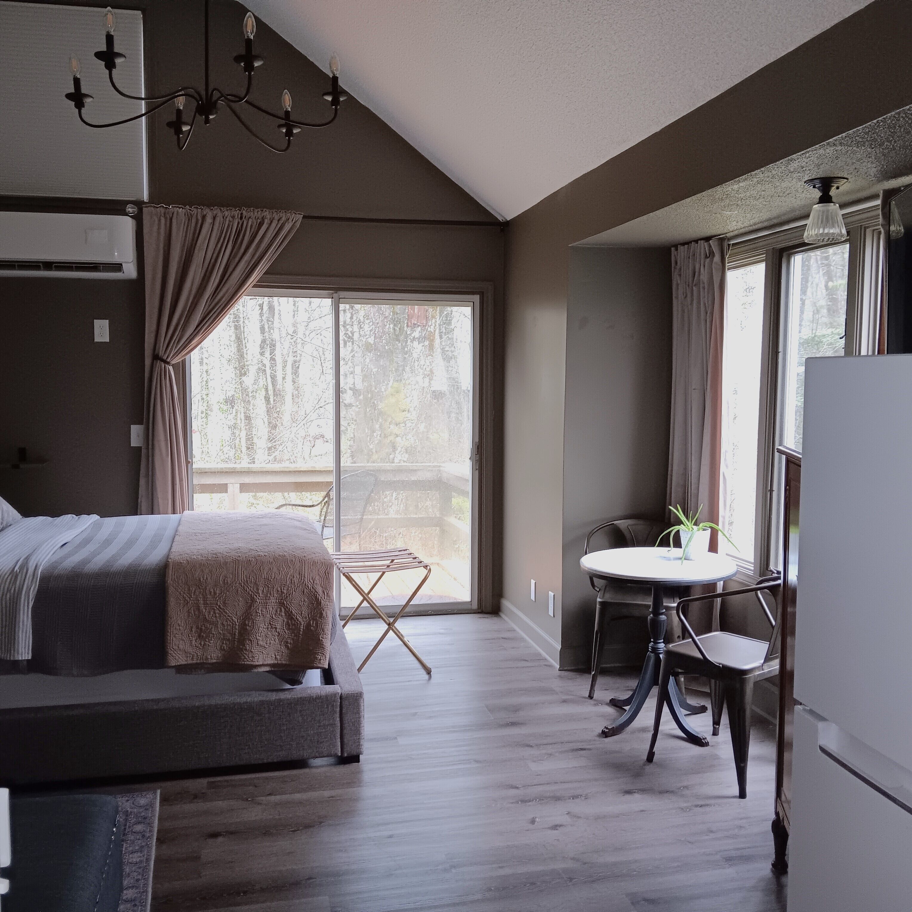 Peace, Calm, and Nature /Studio in SVR/Amenities Galore