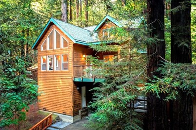 Modern Russian River Magic Meets Wine Country Cabin!HotTub/Sleeps6~WoodChalet