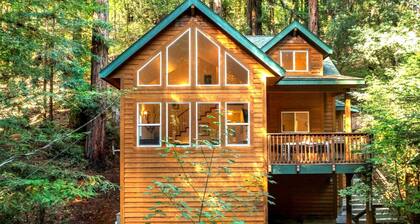 Wood Chalet: Unique Cabin in Redwoods! Peaceful, Modern Vibe! HtTb/WiFi