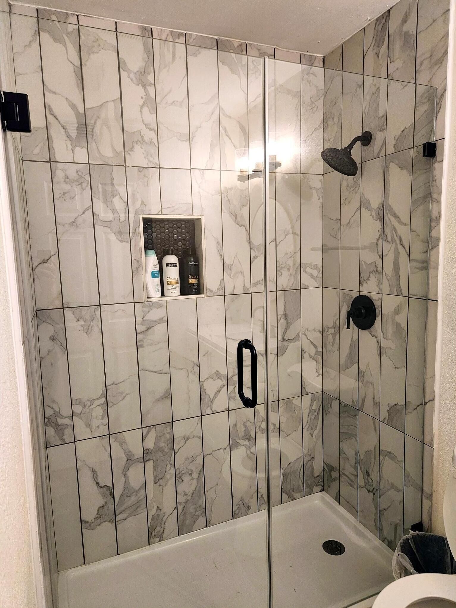 Combined shower/bathtub, hair dryer, towels, soap