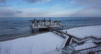 Modern vacation apartment with large roof terrace, close to the sea in Sellin