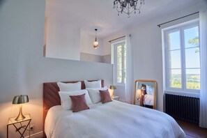 5 Schlafzimmer, Schreibtisch, Bügeleisen/Bügelbrett, kostenloses WLAN