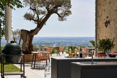 CHATEAU BEL AIR-DOMAINE VITICOLE-TERRASSE PANORAMIQUE AVEC VU SUR LES VIGNES