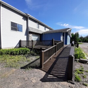 Exterior - Family Cottage/Chalet famille > 12-15 guest/invité (Sainte-Marguerite-du-Lac-Masson)