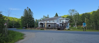 Country Lodge for Large Groups & Families | All-Inclusive Available