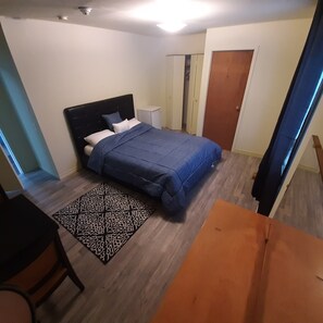 Room - Family Cottage/Chalet famille > 12-15 guest/invité (Sainte-Marguerite-du-Lac-Masson)