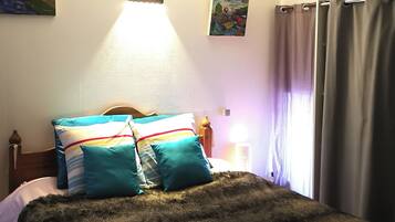 5 habitaciones, tabla de planchar con plancha, wifi y ropa de cama