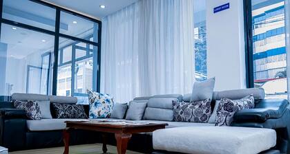 Super close to Kigali international Airport only 5 min from there, lovely view.