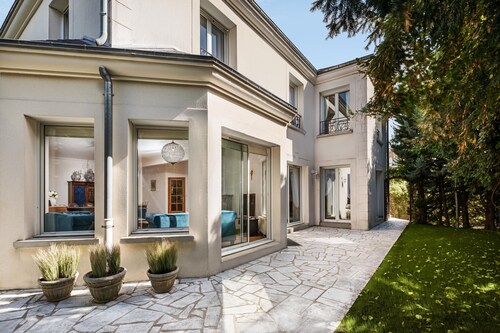 10 Bedrooms & 5 Bathrooms - 5* Villa Stella - Versailles Castle walking distance