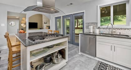 Cozy Renovated Bungalow Perfect for Families
