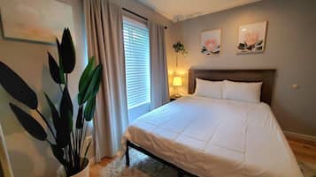 5 chambres, coffres-forts dans les chambres, lit parapluie