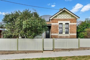 Exterior - Best Nest on March - Cosy Home in CBD, Firepit (Orange)