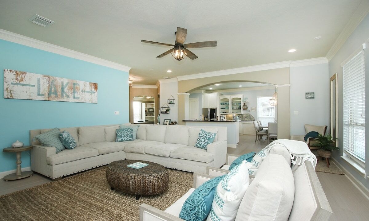 This house is a 4 bedroom(s), 3 bathrooms, located in Clear Lake Shores, TX.