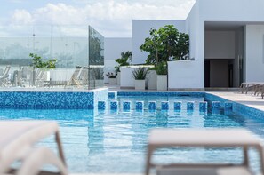 A heated pool - A stylish, private studio in the heart of Playa. Features a plush king bed, kitchenette, and spa-like bath. Enjoy Ipana’s luxury amenities, including rooftop pools and a gym, all just minutes from the beach and 5th Avenue. (Playa del Carmen)