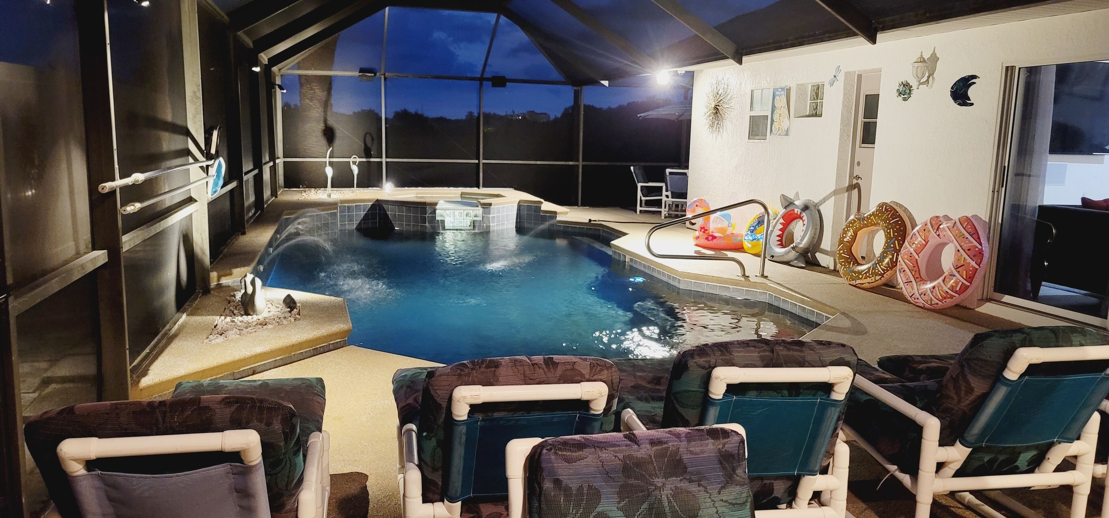 Alberca al aire libre y alberca climatizada