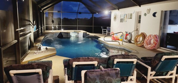 Alberca al aire libre y alberca climatizada