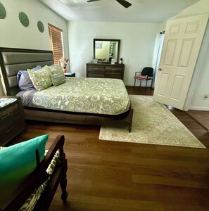 3 bedrooms, desk, iron/ironing board, free WiFi