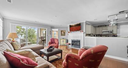 The Haven - Lake Norman Vacation Rental - Lake views w/ upscale accommodations