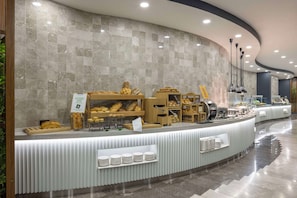 Free daily buffet breakfast - Hampton by Hilton Istanbul Airport, Arnavutkoy (Arnavutköy)