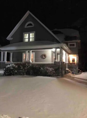 CHARMING LARGE 3 Bedroom Entire Home