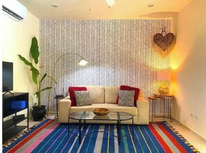 Een smart-tv en een stereo