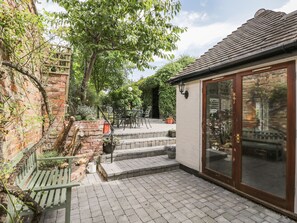 Terrace/patio - Cuckoo Cottage (Worcester)