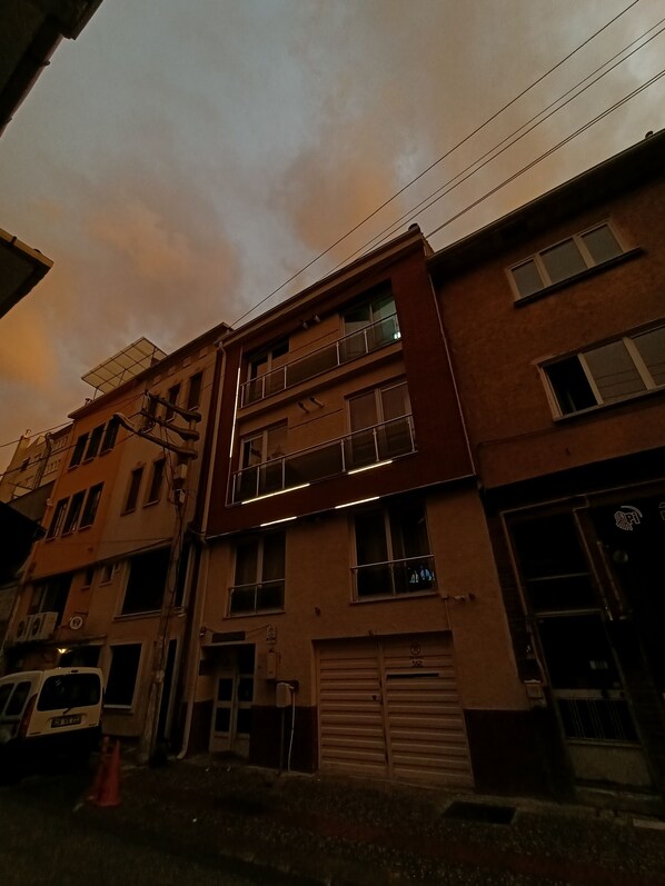 Vista frontal de la propiedad