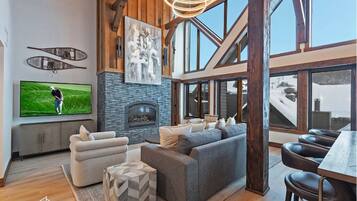 Fernseher, Kamin, BĂŒcher