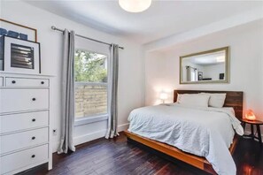 3 bedrooms, iron/ironing board, free WiFi, bed sheets - Buddy's East Austin Oasis + Sparkling Pool! (Austin)