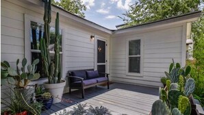Terrace/patio - Buddy's East Austin Oasis + Sparkling Pool! (Austin)