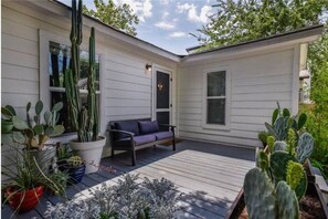 Terrace/patio - Buddy's East Austin Oasis + Sparkling Pool! (Austin)