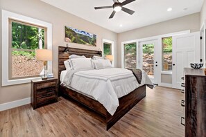 3 bedrooms, desk, iron/ironing board, travel crib - "The Toasted Marshmallow"—2 Kings—Fire Pit—Hiking! (Marion)