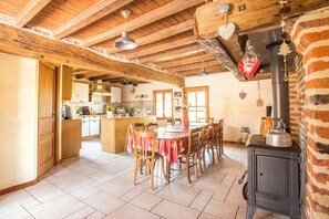 Dining - LA MAISON DU BONHEUR *** Air-conditioned rooms. (Saint-Martin-en-Bresse)