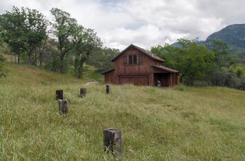 The cabin is on a 380 acre ranch just 15 min. from Sequoia National Park.