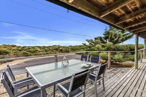 Outdoor dining - LONGUSTINE -  WIFI -  NO PETS (Robe)