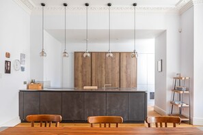 Luxury House, Private Bathroom | Restaurant