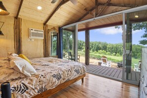 House | 1 bedroom - Tiny Houses of French Village (French Village)