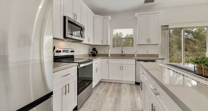 Watching Wildlife: Private Oasis for 4 w/ Patio, BBQ & Parking. Step Inside!