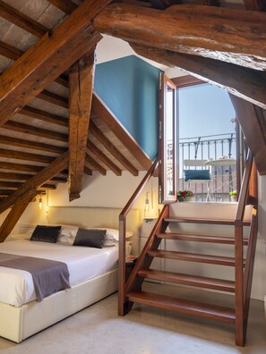 Deluxe Quadruple Room | Down comforters, minibar, soundproofing, free WiFi - Fosca Venice Rooms (Venice)
