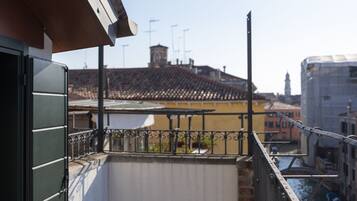 Deluxe Quadruple Room | Down comforters, minibar, soundproofing, free WiFi