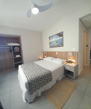 Chambre Standard, 1 lit double ou 2 lits jumeaux, climatisation | Minibar, bureau, espace de travail pour ordinateur portable