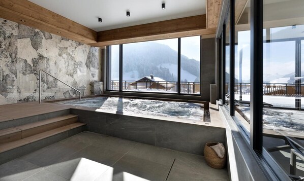 Interior - Wifi, view mountain, fitness, swimming pool, balcony, parking, tv, ski locker, 80m² (Le Grand-Bornand)