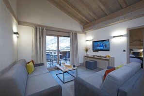 TV - Wifi, view mountain, fitness, swimming pool, balcony, parking, tv, ski locker, 80m² (Le Grand-Bornand)
