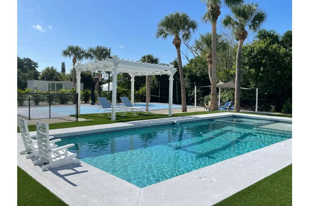 Containing Luxury in Jensen Beach-Sandollar