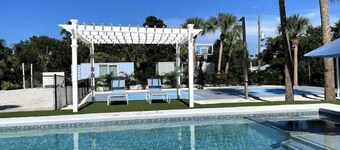 Containing Luxury in Jensen Beach-Sandollar