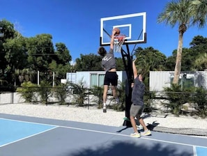 Sports court - Containing Luxury in Jensen Beach-Sandollar (Jensen Beach)