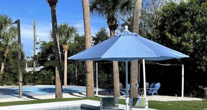 Containing Luxury in Jensen Beach-Sandollar