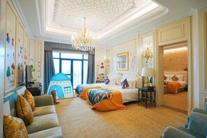 A hotel room with a large bed, a sofa, a chandelier, and a view of the outdoors. - Hubei Culture and Tourism Honglian Lake Hotel (Ezhou)