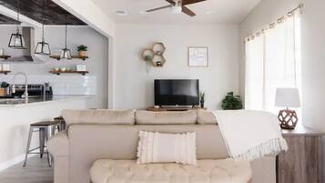 Smart TV, fireplace